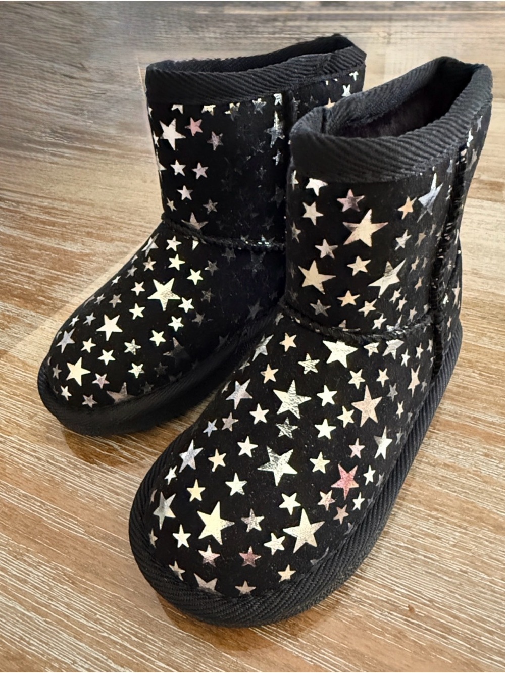 NEW Thereabouts boots for girls. Size 8. Black w/ metalic stars. Fleece inside
